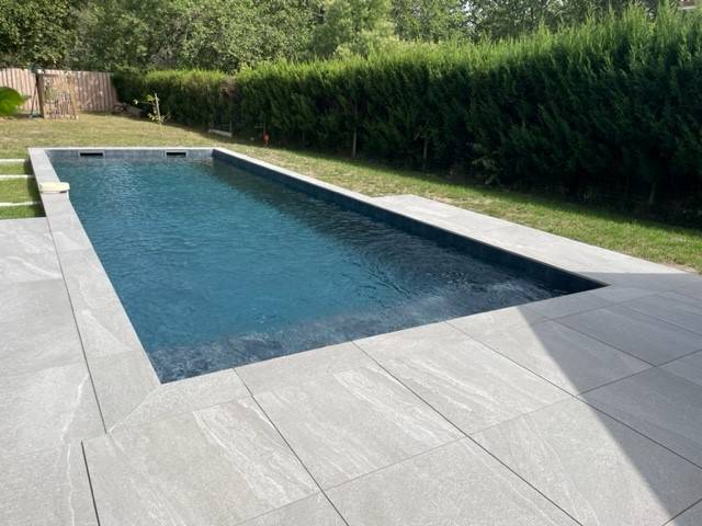 Faire installer un escalier dans une piscine maçonnée Lège Cap ferret