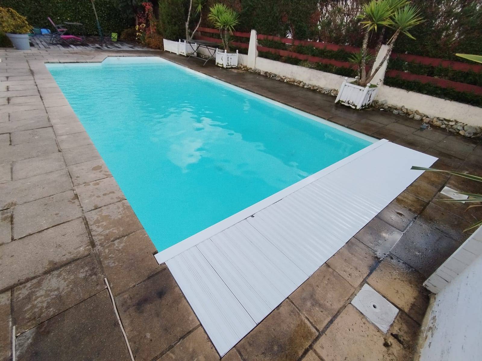 Pisciniste pour ajouter un escalier dans une piscine traditionnelle à Pessac 33600