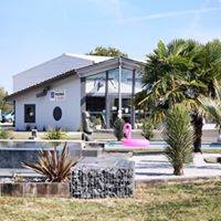 Constructeur de piscines traditionnelles sur-mesure avec escalier à Andernos les Bains