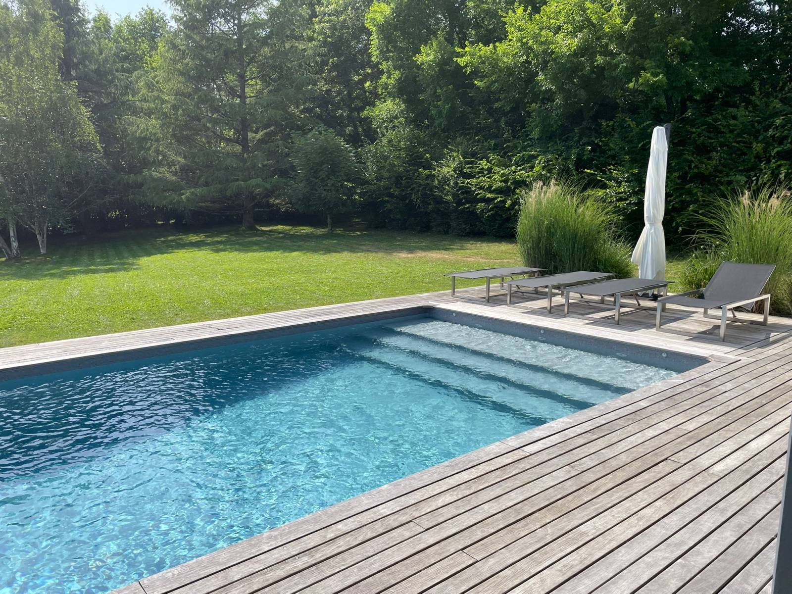 Construction de piscine traditionnelle sur-mesure à Biganos 33380 sur le Bassin d'Arcachon par un spécialiste