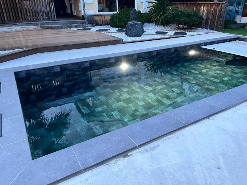 Enlèvement d’une coque, remplacée une piscine traditionnelle par DE MELO PISCINES 