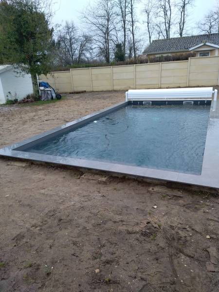 Construction d’une piscine traditionnelle maçonnée par DE MELO PISCINES