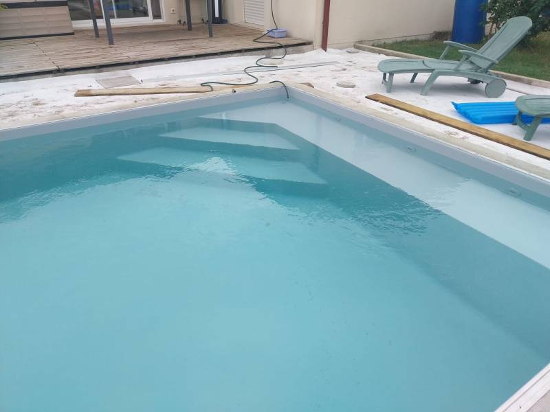 DE MELO PISCINES constructeur régional de piscine traditionnelle.