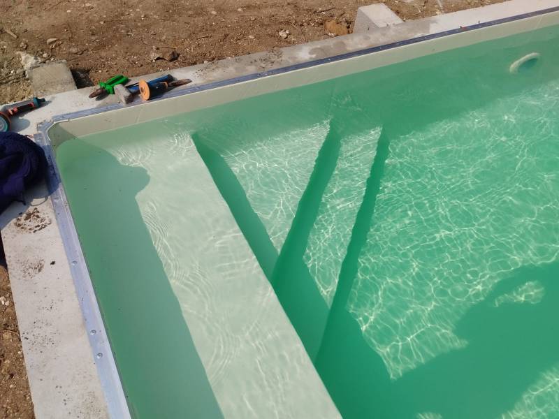 Construction d’une piscine traditionnelle avec liner couleur sable en Gironde par DE MELO PISCINES