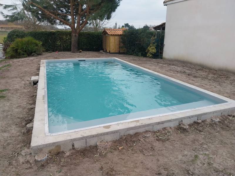 Construction d'une piscine traditionnelle maçonnée par DE MELO PISCINES
