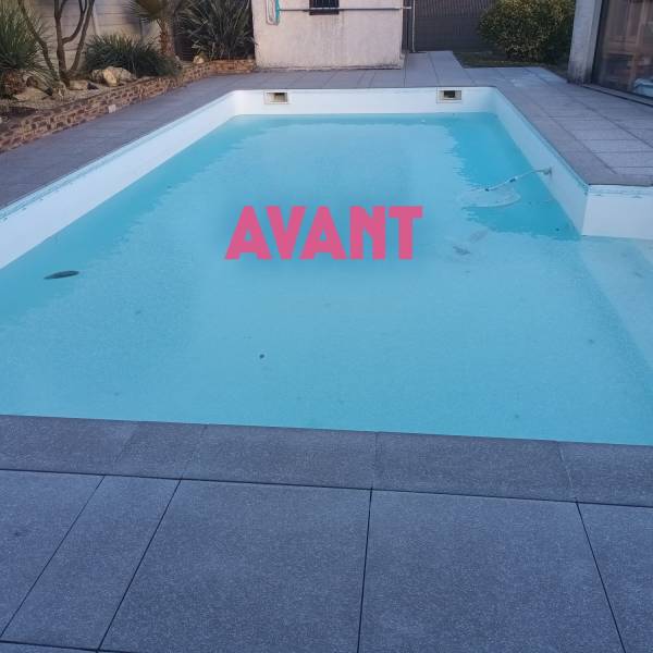 Modernisation d’un bassin grâce à un changement de liner réalisé par un spécialiste de la rénovation de piscine en Gironde.