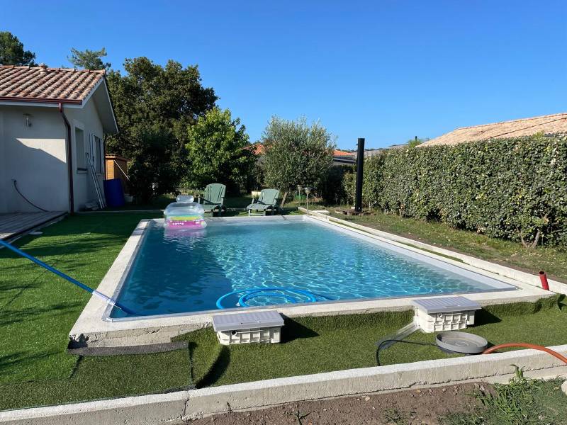 DE MELO PISCINES constructeur régional de piscine traditionnelle.