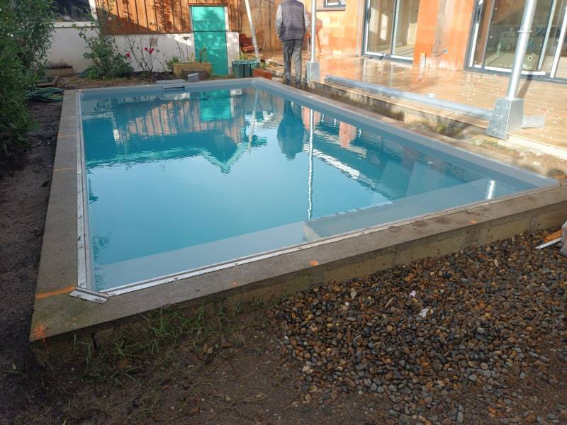 liner gris clair par DE MELO PISCINES en Gironde