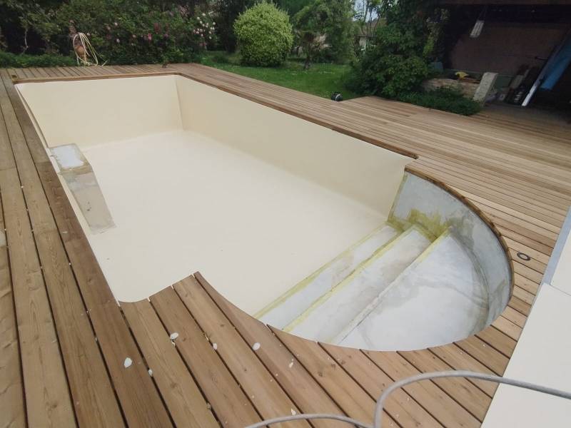 DE MELO PISCINES transforme votre piscine vieillissante en un espace moderne et fonctionnel.