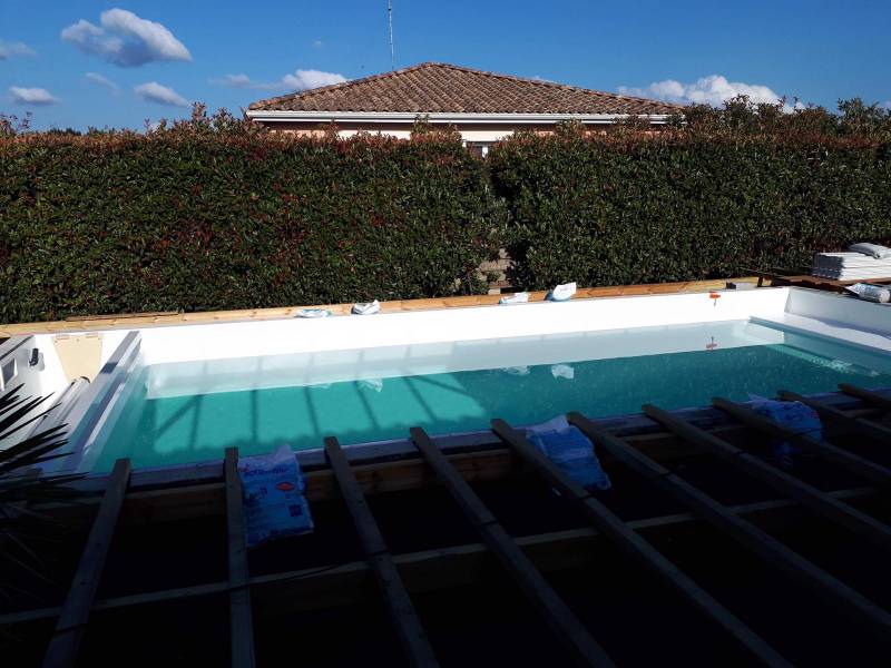 Quelles sont les étapes de la construction d'une piscine maçonnée en parpaing sur Saint Jean d'Illac proche du Cap-Ferret ?