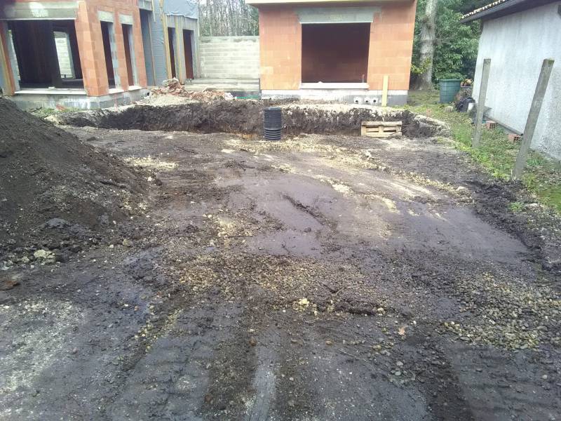 Jolie construction de piscine traditionnelle en PVC armé GRIS CLAIR par DE MELO PISICNES