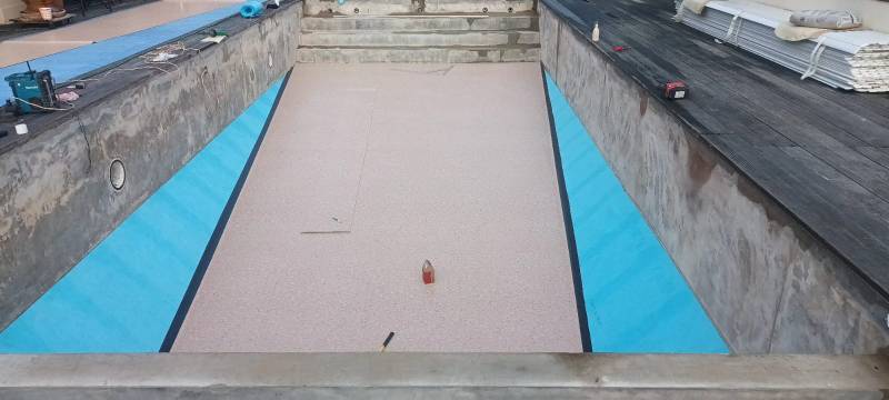 Pose d’un PVC armé TOUCH 3D SUBLIME par DE MELO PISCINES SUR ANDERNOS LES BAINS