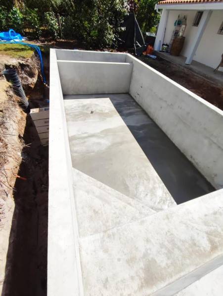 Construction d'une Piscine Traditionnelle Maçonnée de 7x3,5 m : Un Projet Réussi