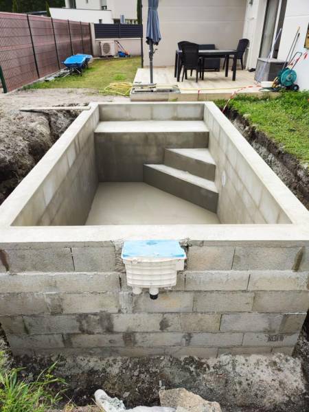 Construction d'une piscine maçonnée de moins de 10 m², sur la commune de Saint Jean d'illac proche de Bordeaux
