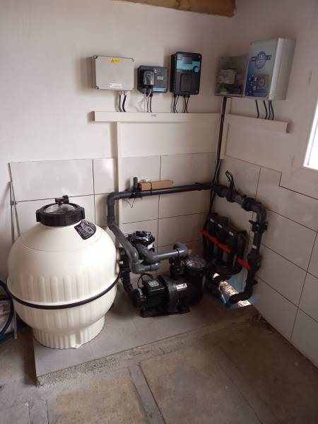 Construction d'une piscine traditionnelle maçonnée de 8,00 x4,00 m, avec volet hors d'eau sur la commune de Lanton, proche du Bassin d'Arcachon.