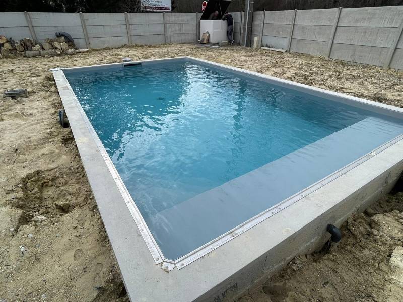 Piscine traditionnelle,liner gris clair