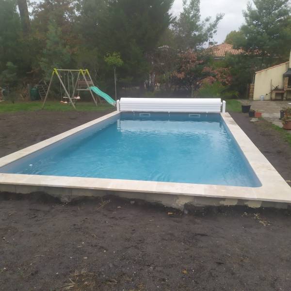 Piscine 8,00 x 4,00 m avec liner gris clair