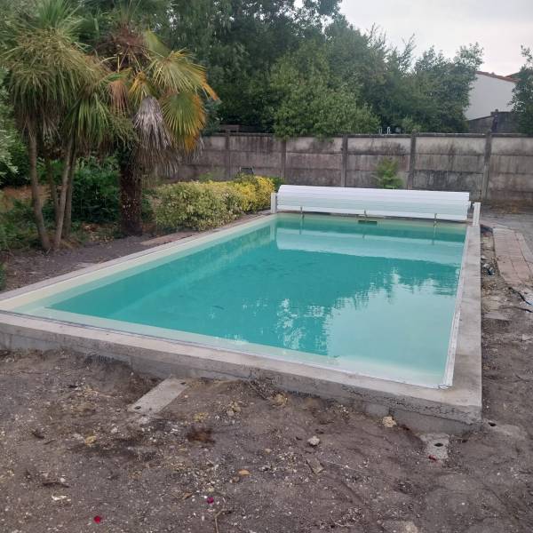 Offrez-vous une piscine traditionnelle économique avec DE MELO PISCINES Saint-Jean d’Illac, alliant confort et durabilité.