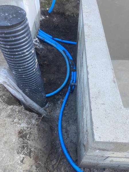 De Melo Piscines, entreprise familiale spécialisée en construction de piscine en Gironde.