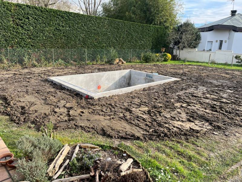 Réalisation signée DE MELO PISCINES, constructeur de piscines depuis 38 ans, spécialiste de la construction de piscine traditionnelle sur Bordeaux, Mérignac et en Gironde.