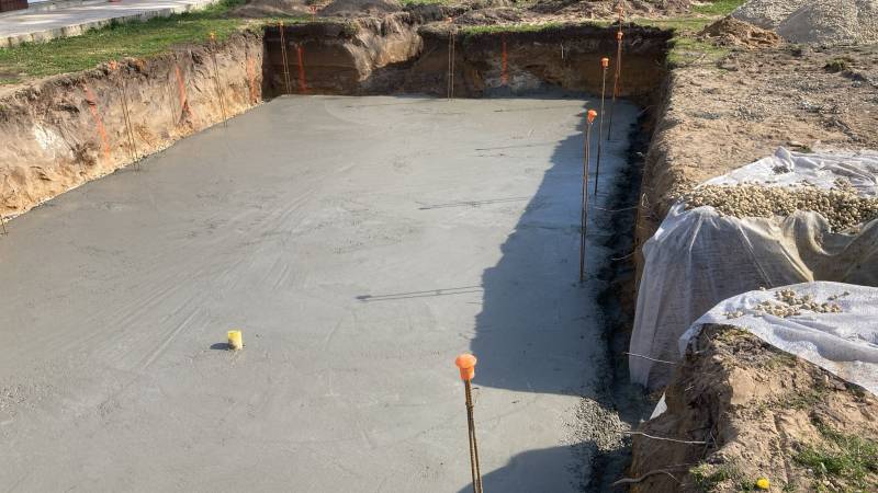 Vous rêvez d'une piscine sur mesure ? DE MELO PISCINES réalise votre bassin traditionnel avec des matériaux de qualité et un suivi complet.