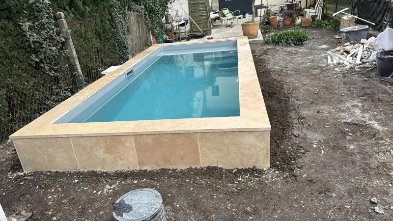 Réalisation d’une piscine de 10 m² à Bordeaux par DE MELO PISCINES à Saint-Jean-d’Illac, votre pisciniste en Gironde spécialisé dans la construction de piscines sur mesure.