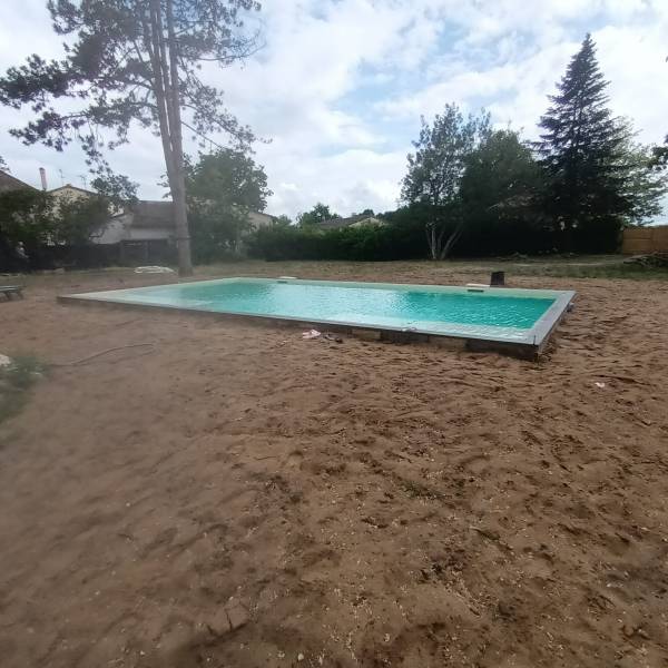 DE MELO PISCINES met son savoir-faire familial au service de votre projet de piscine maçonnée pour créer un espace de vie durable et convivial.