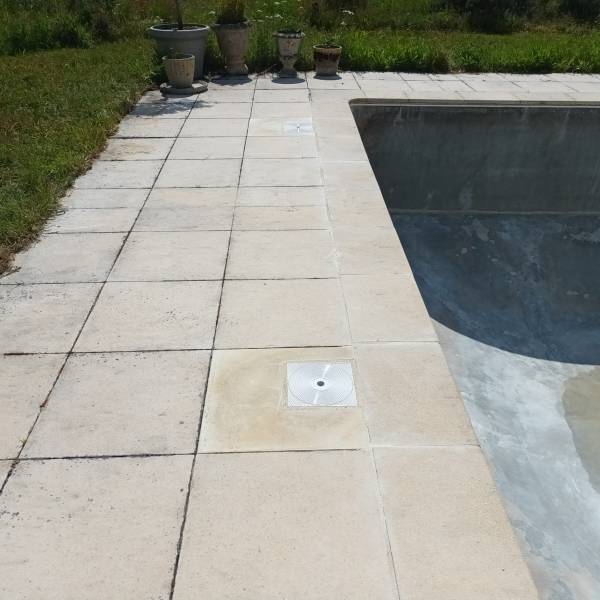 Expert en rénovation de piscine en Gironde, DE MELO PISCINES accompagne ses clients dans le choix du liner adapté à leur bassin.