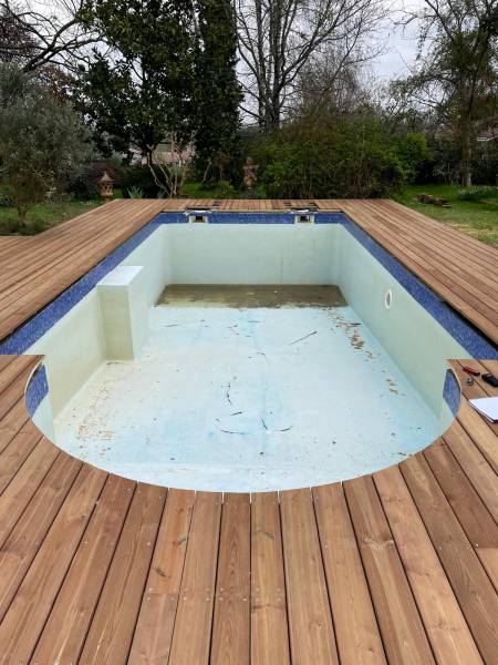 piscine en cours de rénovation avant pose PVC armé par DE MELO PISCINES