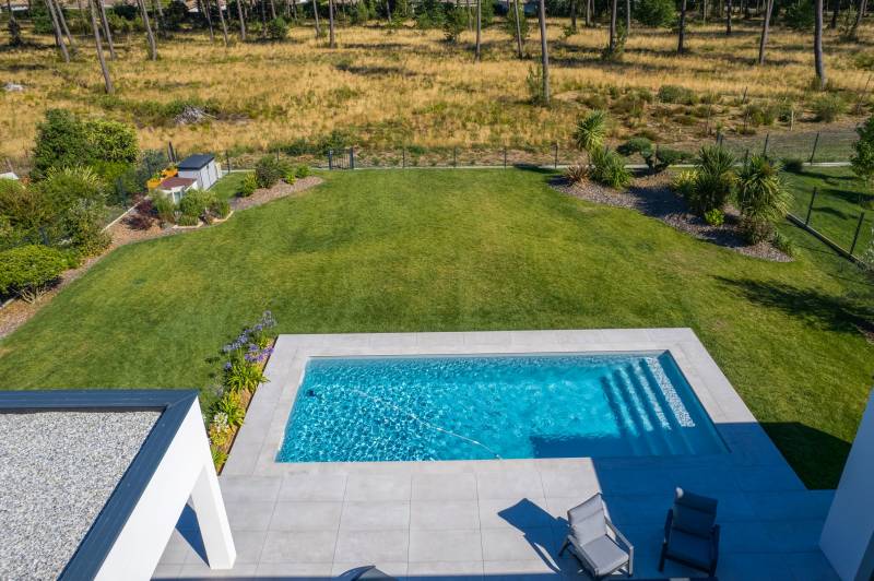 Piscine liner gris clair, piscine traditionnelle