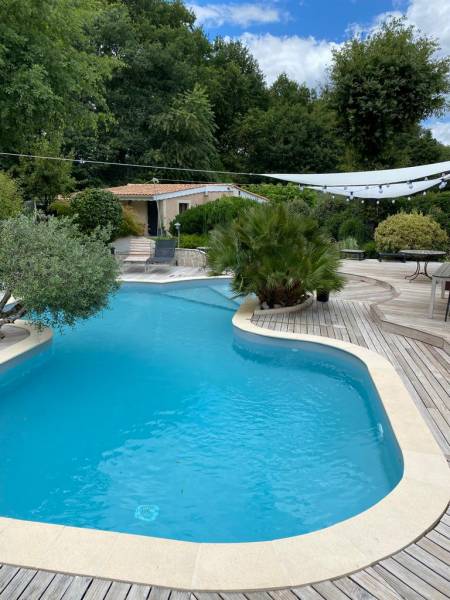 Changement de liner forme libre, coloris blanc, proche de Bordeaux