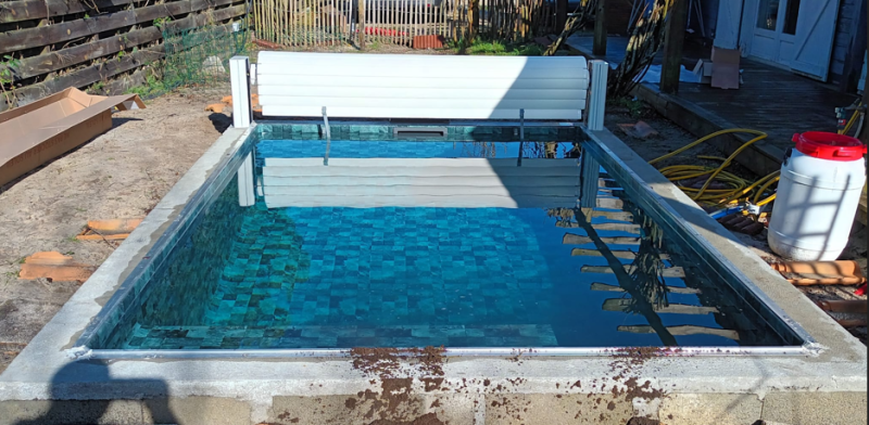 Volet hors-sol Camarol assurant sécurité et protection du bassin au quotidien.